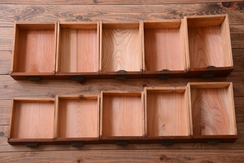アンティーク家具 和製アンティーク 台形!古い木の珍しい横長収納棚(本棚・戸棚) | ラフジュ工房