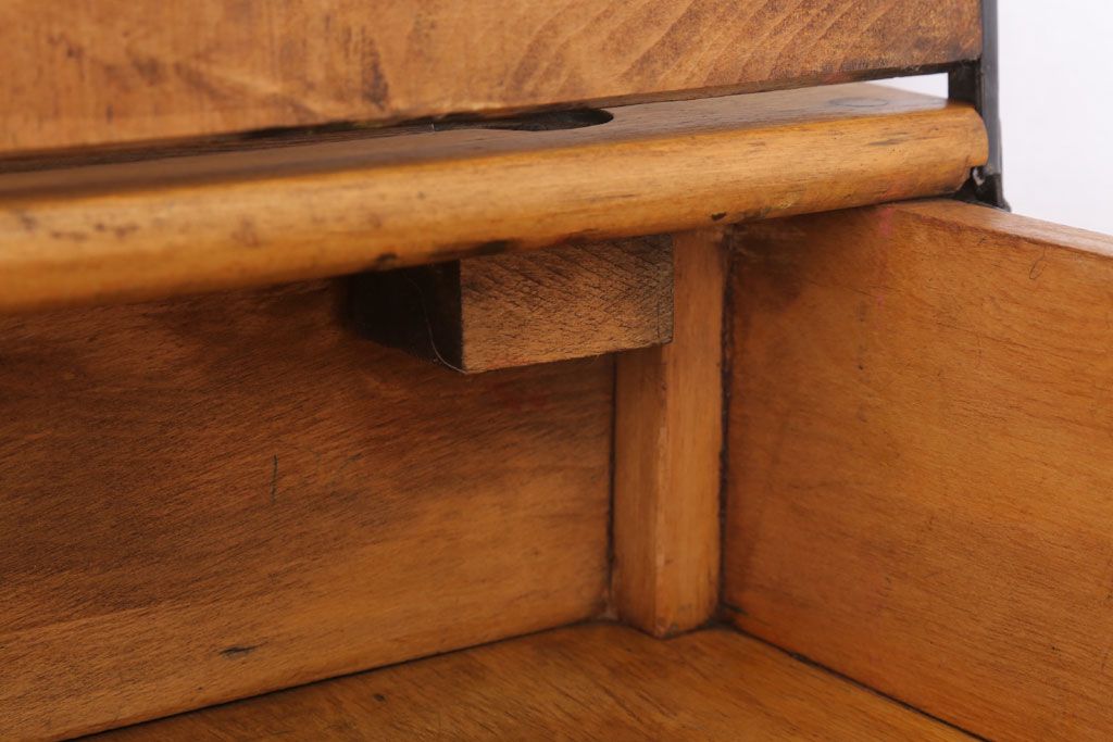 アンティーク家具　 イギリスアンティーク　古い木の小ぶりなスクールデスク(2)