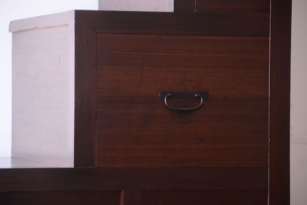 アンティーク家具　古民具・骨董　縦桟引き戸付きのアンティーク階段箪笥