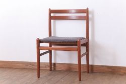 ヴィンテージ家具　北欧ビンテージ　シンプルデザイン　チーク材のダイニングチェア(2)