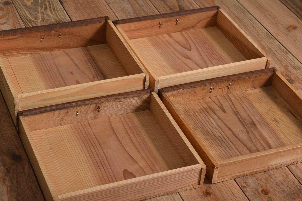アンティーク雑貨　和製アンティーク　総欅材のシンプルな飾り棚(茶棚)