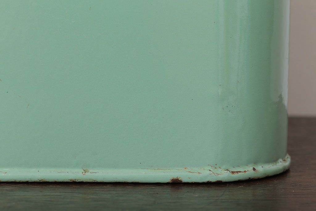 アンティーク雑貨　イギリスビンテージ　シャビーでおしゃれなホーローブレッド缶(2)