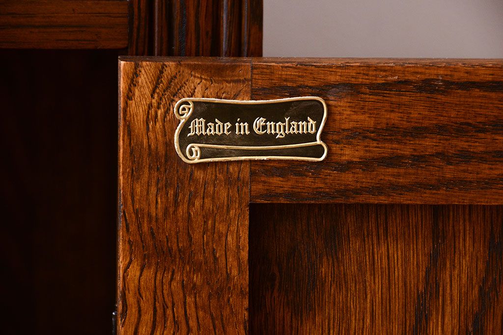 ヴィンテージ家具　イギリスビンテージ　Old Charm(オールドチャーム)　シェルフキャビネット(収納棚・本棚)