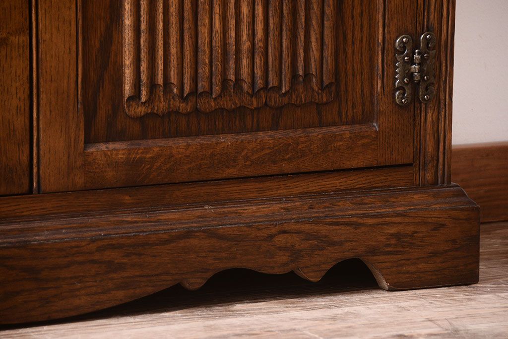 ヴィンテージ家具　イギリスビンテージ　Old Charm(オールドチャーム)　シェルフキャビネット(収納棚・本棚)