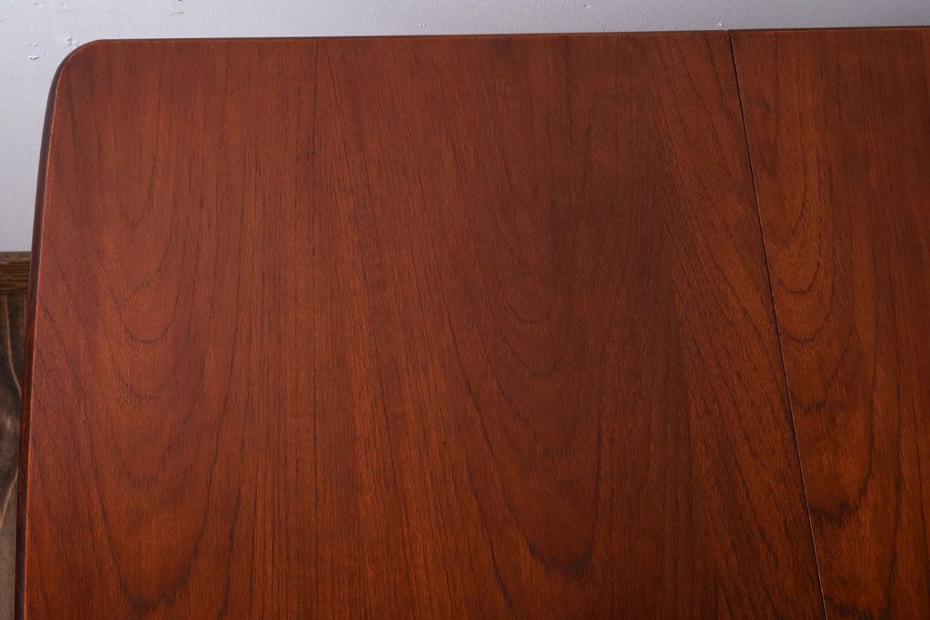 ヴィンテージ家具　北欧ビンテージ　G-PLAN　チーク材のエクステンションテーブル