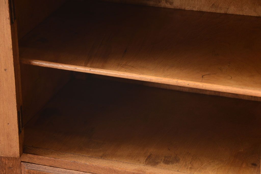 ヴィンテージ家具　イギリスビンテージ　オーク材のサイドキャビネット(戸棚・収納棚)