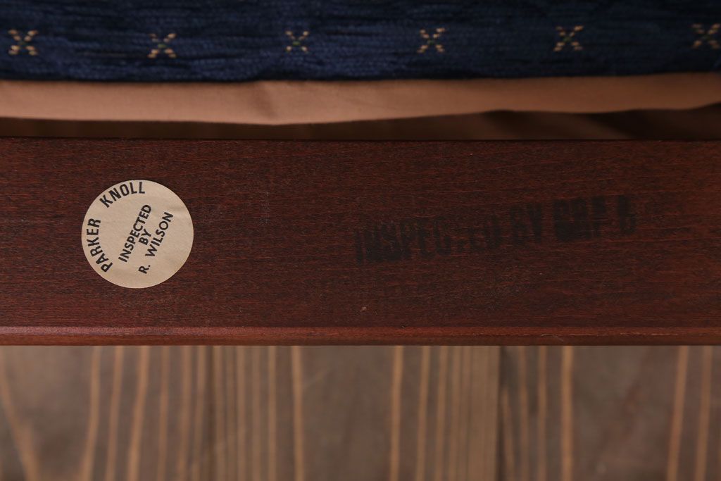 ヴィンテージ家具　イギリスビンテージ　Parker Knoll(パーカーノール)　おしゃれなアームチェア(1)