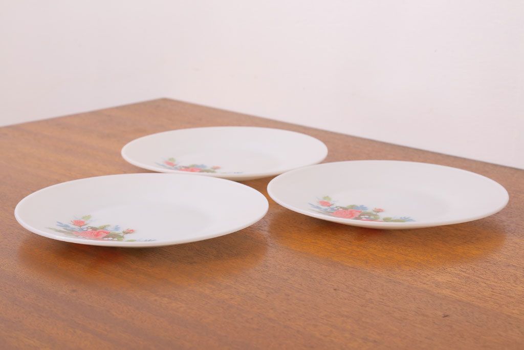 アンティーク雑貨　イギリスビンテージ　JAJ　パイレックス　Cottage Rose(コテージ ローズ)シリーズ　ミルクガラスのプレート3枚セット(洋食器)