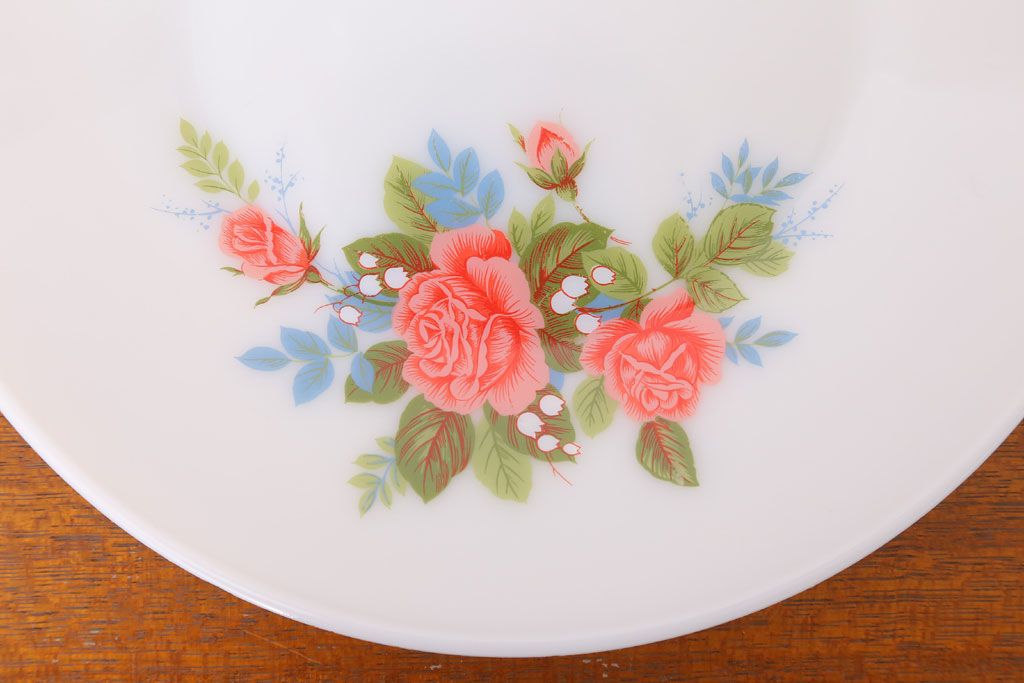 アンティーク雑貨　イギリスビンテージ　JAJ　パイレックス　Cottage Rose(コテージ ローズ)シリーズ　ミルクガラスのプレート3枚セット(洋食器)