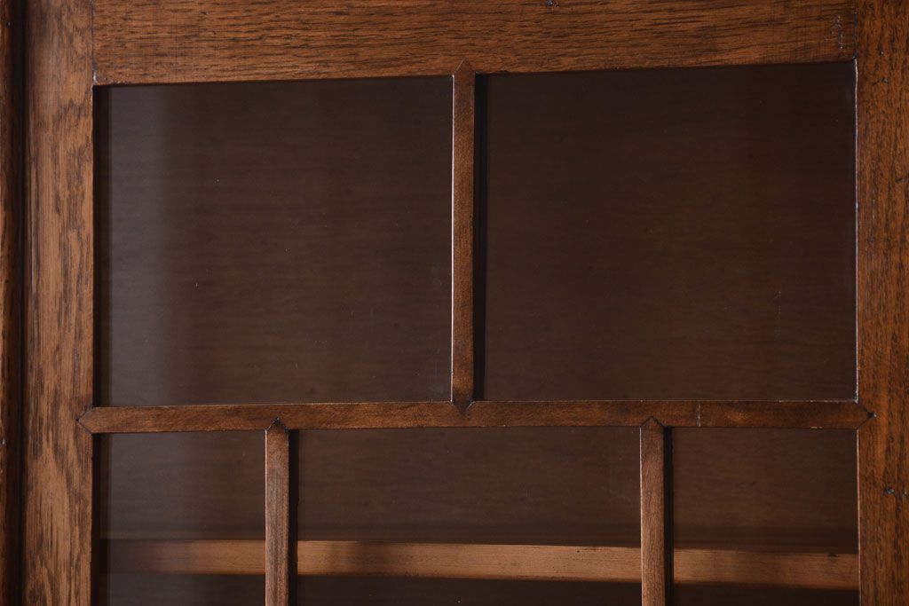 ヴィンテージ家具　オーク材を使用したイギリスビンテージの上質な収納棚(戸棚)