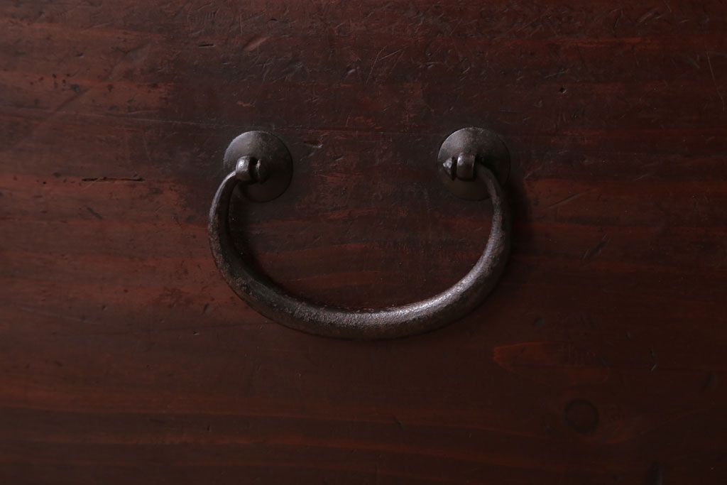 アンティーク家具　シンプルデザイン　古民具・骨董　丸金具付きの時代箪笥ローボード(1)