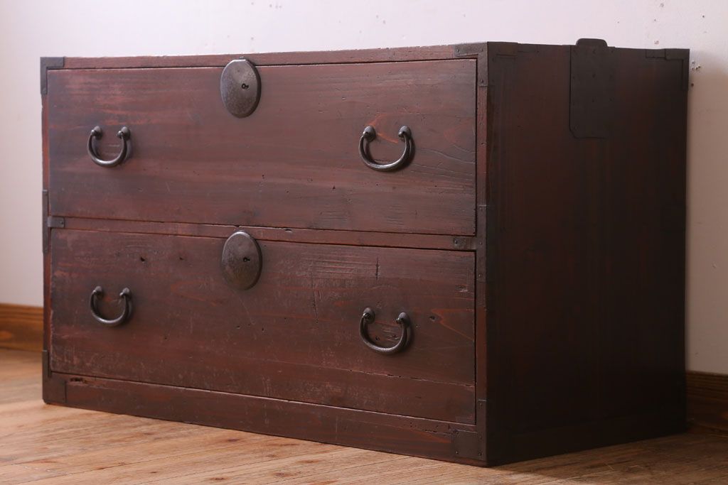 アンティーク家具　シンプルデザイン　古民具・骨董　丸金具付きの時代箪笥ローボード(2)