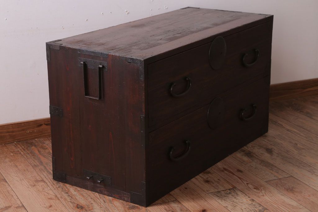 アンティーク家具　シンプル　丸金具付きの和製アンティーク衣装箪笥(時代箪笥ローボード)(3)