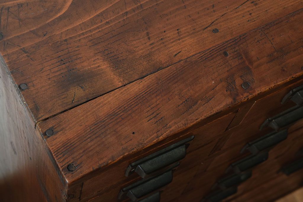 アンティーク家具　小ぶりな古い木のアンティーク薬箪笥