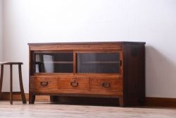 アンティーク家具　天板栗材リメイク　前面欅材のアンティーク脚付きローボード(テレビボード)