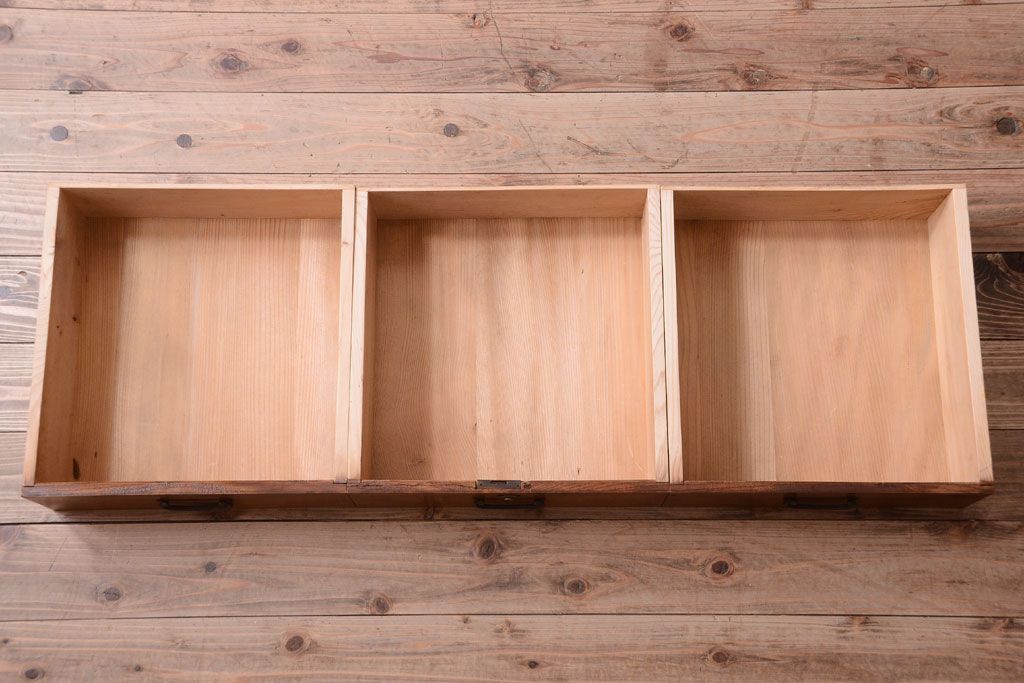 アンティーク家具　天板栗材リメイク　前面欅材のアンティーク脚付きローボード(テレビボード)