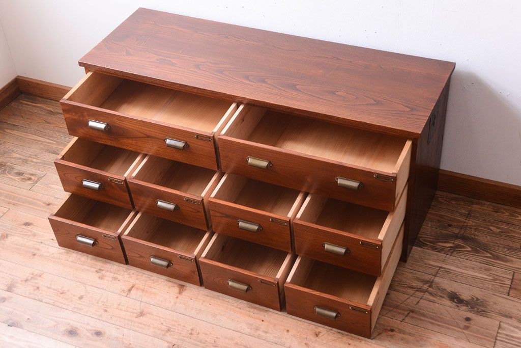 アンティーク家具　栗材天板のリメイク品　前面欅材の和製アンティークローボード(1)(ローチェスト)