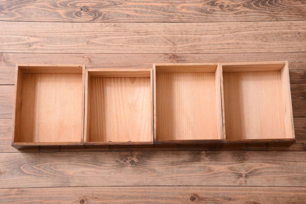 アンティーク家具　ダイヤガラス入り!作業台付き　古い木の和製アンティーク食器棚