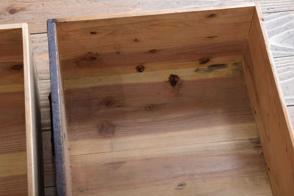 アンティーク家具　丸金具付き　シンプルな和製アンティーク衣装箪笥(時代箪笥ローボード)