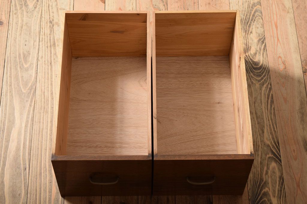 レトロ家具　和製アンティーク　シンプル　古い木の昭和レトロな引き出し(2杯)