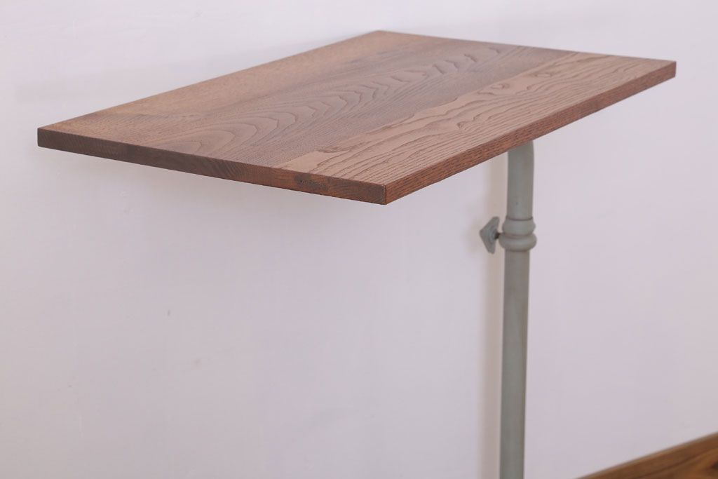アンティーク雑貨　栗材天板リメイク品　高さ調節可　人気のキャスター付きサイドテーブル(作業台)