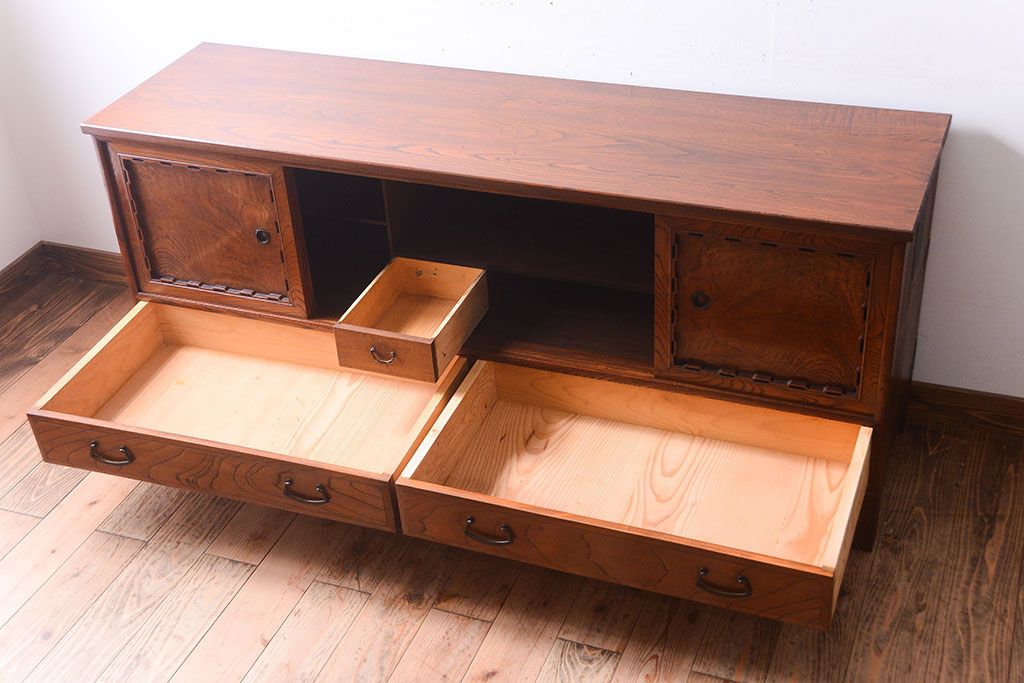 アンティーク家具　大正～昭和　前面欅材　脚付き!和箪笥ローボード(1)