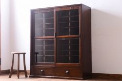アンティーク家具　三方栗材!ネームプレート付きマス目収納戸棚(2)