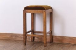 アンティーク家具　古い木製のクッション座面のアンティーク角スツール(2)