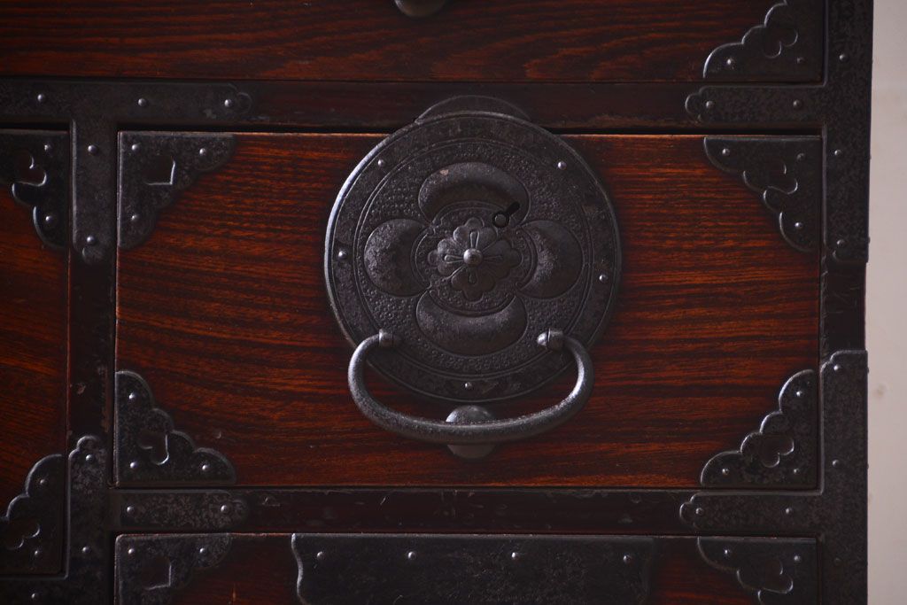 アンティーク家具　前面欅材　古民具・骨董　立派な金具　明治期のアンティーク仙台箪笥