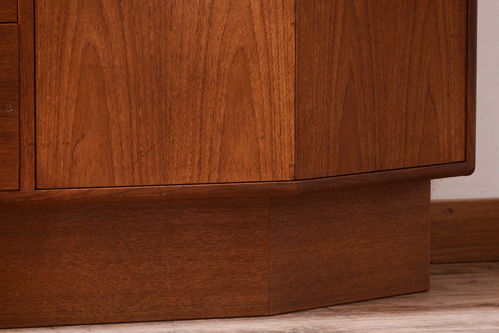 ヴィンテージ家具　G-PLAN 北欧ビンテージ　チーク材のサイドボード(キャビネット・収納棚)