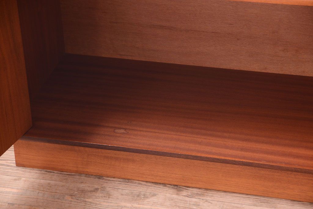 ヴィンテージ家具　G-PLAN 北欧ビンテージ　チーク材のサイドボード(収納棚)