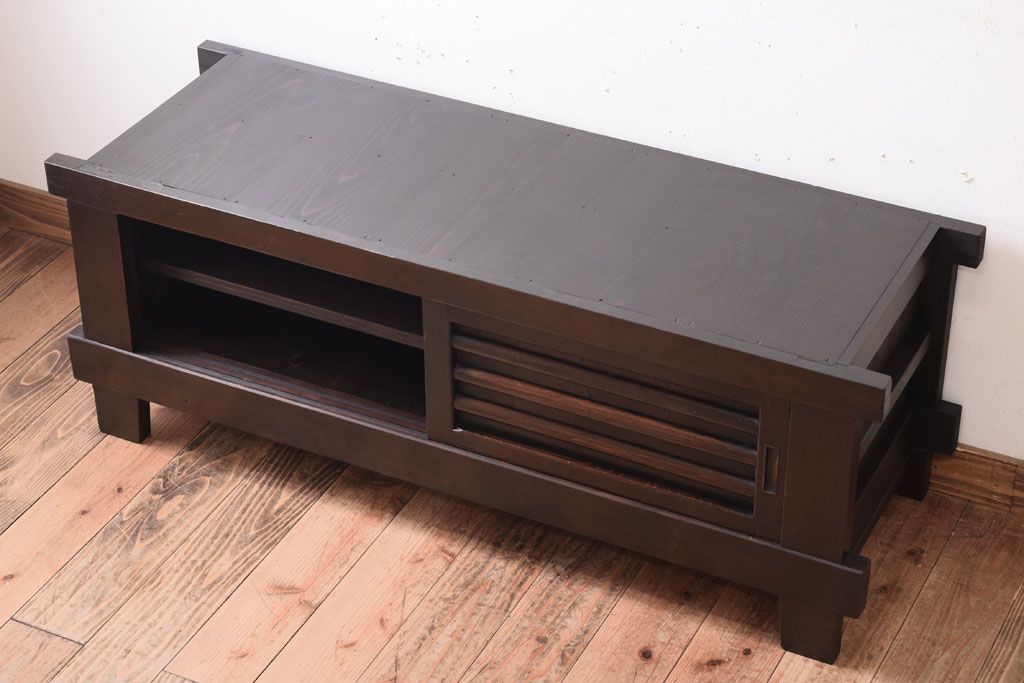 アンティーク家具　和モダンスタイル　脚付き!古い木のアンティーク四尺水屋箪笥ローボード(テレビ台、キャビネット、収納棚)