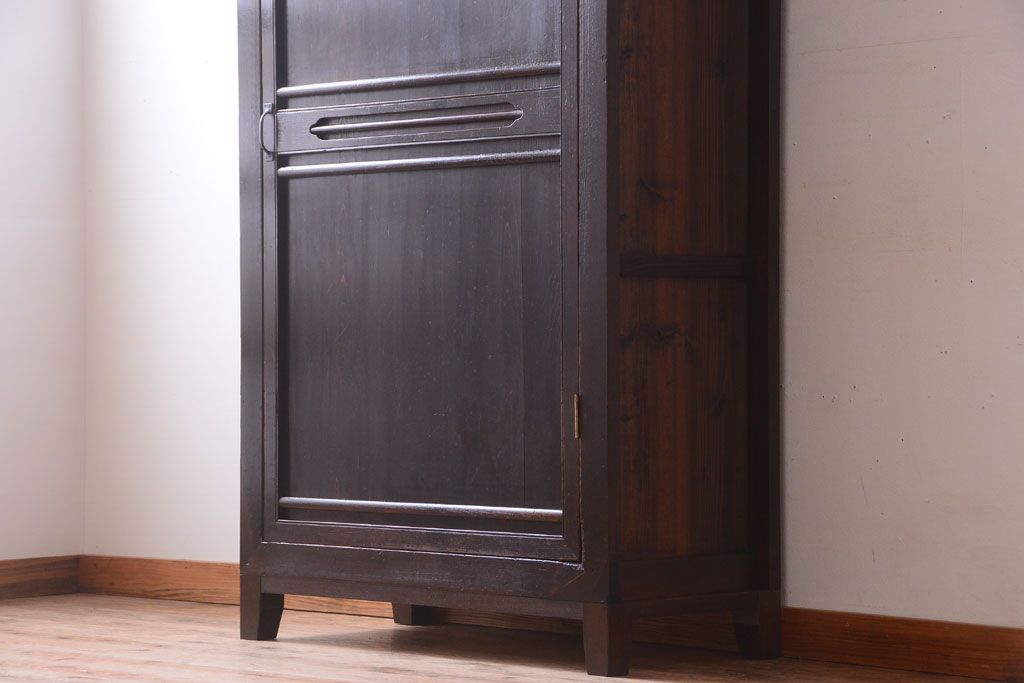アンティーク家具　明治期　脚付き!古い木製の縦型収納棚(収納箪笥)