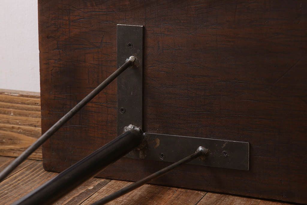 アンティーク家具　古材一枚板天板のアンティーク鉄脚テーブル(作業台、机)(1)