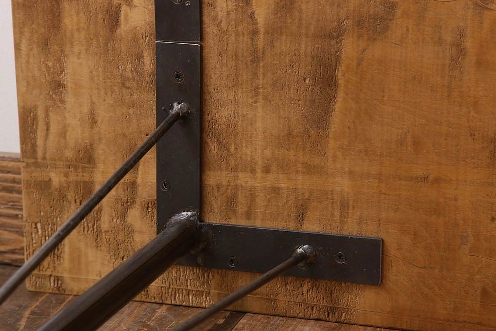 アンティーク家具　古材一枚板天板のアンティーク鉄脚テーブル(作業台、机)(2)
