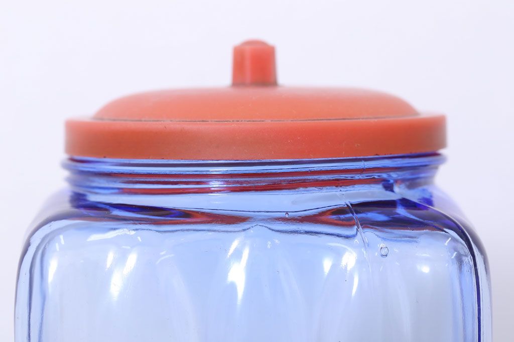アンティーク雑貨　和製アンティーク　大正〜昭和　戦前　プラスチック蓋の青色ガラス瓶
