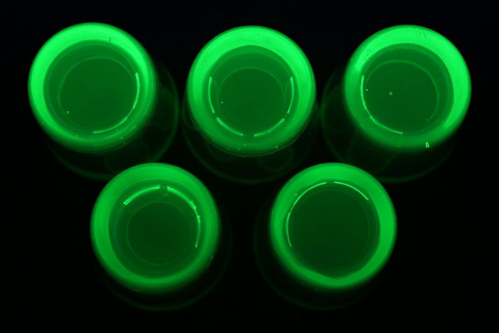 アンティーク雑貨　和製アンティーク　ウランガラスのコップ(5点セット)
