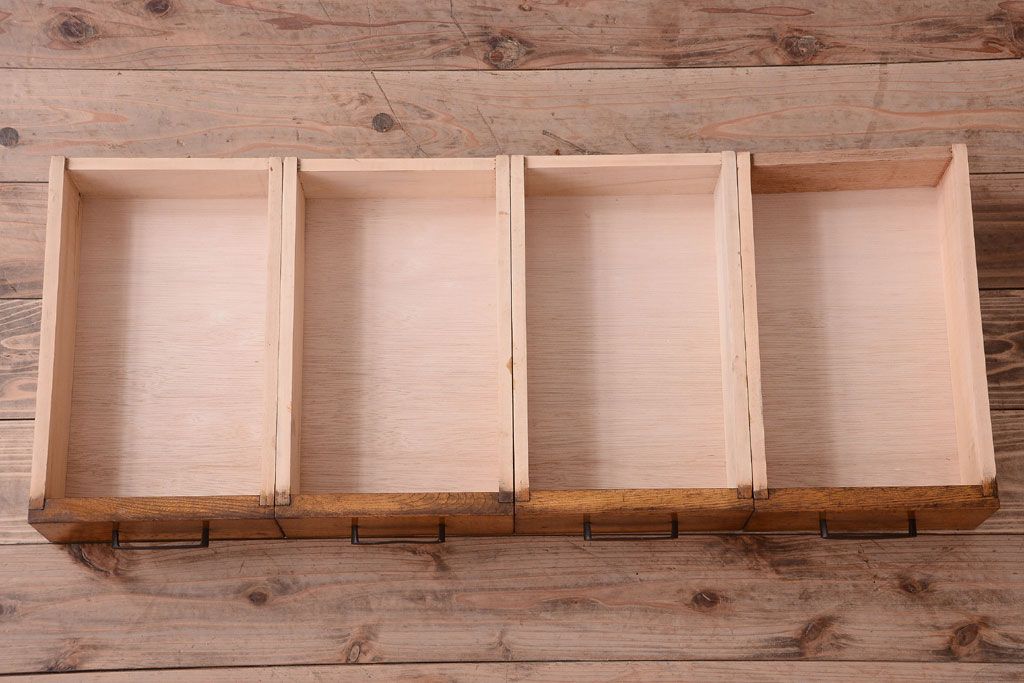 レトロ家具　モールガラス入り!昭和レトロ　小ぶりでかわいいナラ材製食器棚(収納棚)