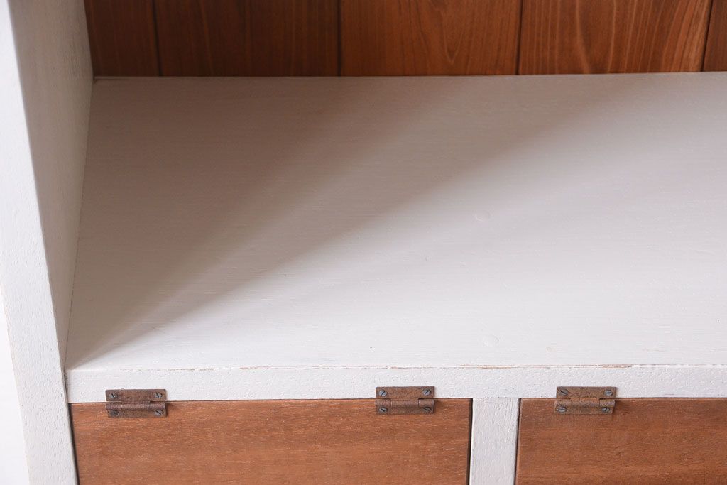 アンティーク家具　パタパタ戸棚付き!大きなペイント本棚(2)