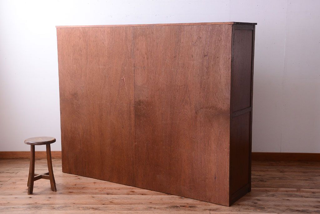 アンティーク家具　ネームプレート付き!モールガラス扉の鍵付きロッカー(マス目棚)