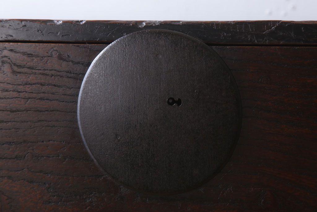 アンティーク家具　和製アンティーク　前面欅材製!丸金具付きの古い重ね衣装箪笥