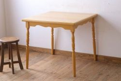 中古　飛騨家具　柏木工　明るい木味のスクエアダイニングテーブル