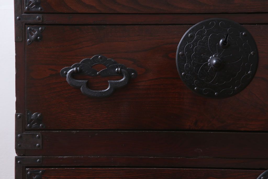 アンティーク家具　古民具・骨董　前面栗材の二段重ね米沢箪笥(衣装箪笥)