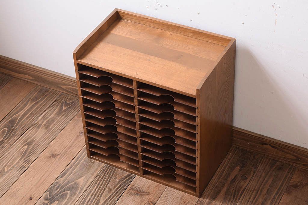 レトロ家具 昭和レトロ 古い木製の小ぶりなアンティーク縦型書類棚(カルテケース)(3) | ラフジュ工房