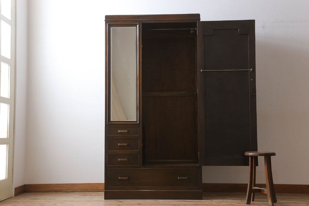 アンティーク家具　作りの良い和製アンティークワードローブ(洋服箪笥)