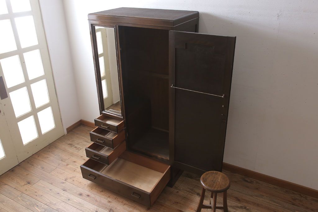 アンティーク家具　作りの良い和製アンティークワードローブ(洋服箪笥)