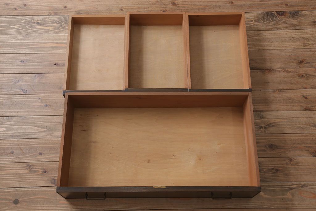 アンティーク家具　作りの良い和製アンティークワードローブ(洋服箪笥)