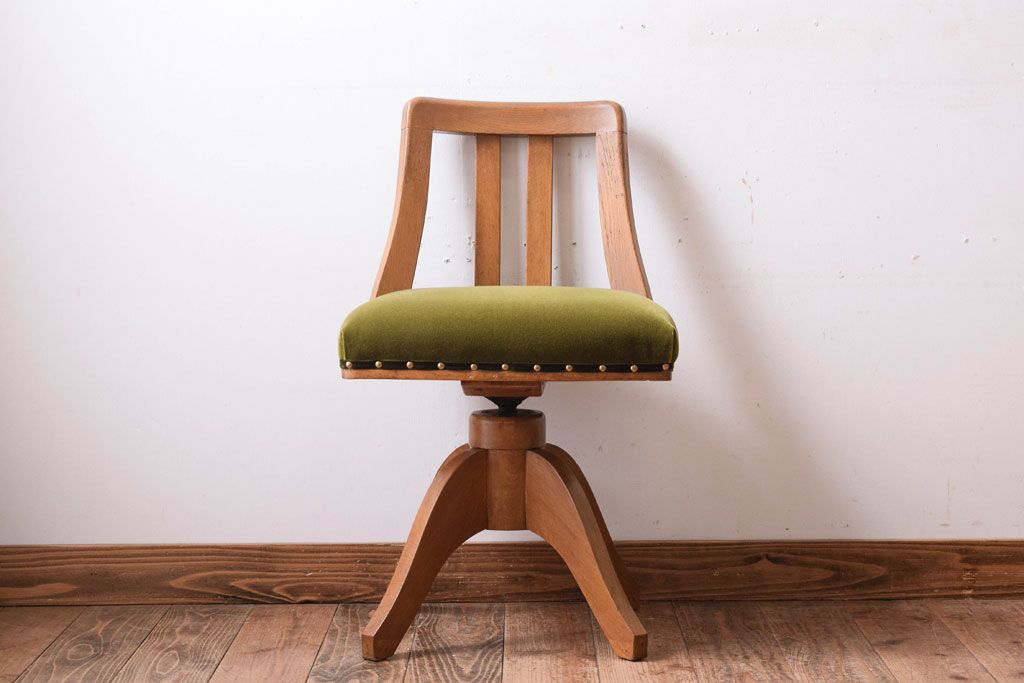 レトロ家具 古いナラ材のレトロな回転椅子(ドクターチェア