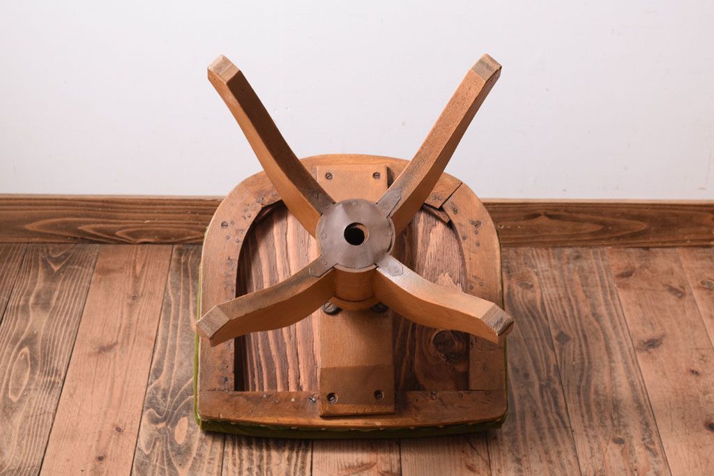 レトロ家具　古いナラ材のレトロな回転椅子(ドクターチェア)