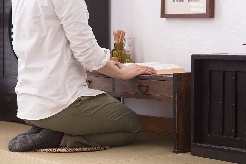アンティーク家具　高級品　黒柿材!古い木製のシンプルなアンティーク文机